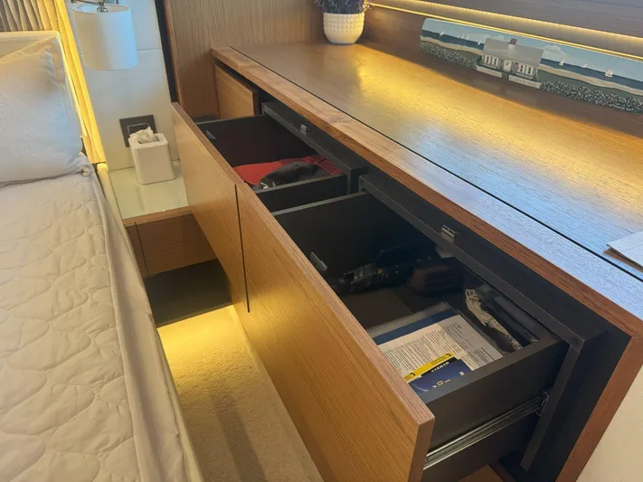  Yacht Photos Pics 2022 TIARA YACHTS 49 COUPE - Image 32