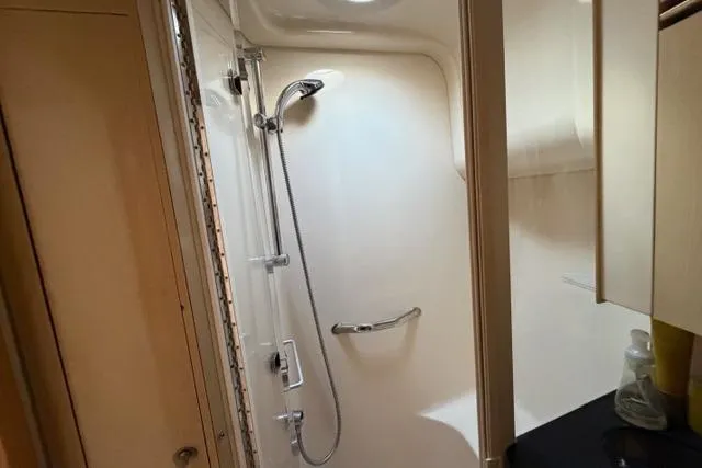 Big Energy Yacht Photos Pics 2004 Sea Ray 420 Sedan Bridge shower area with modern fixtures and sleek design.