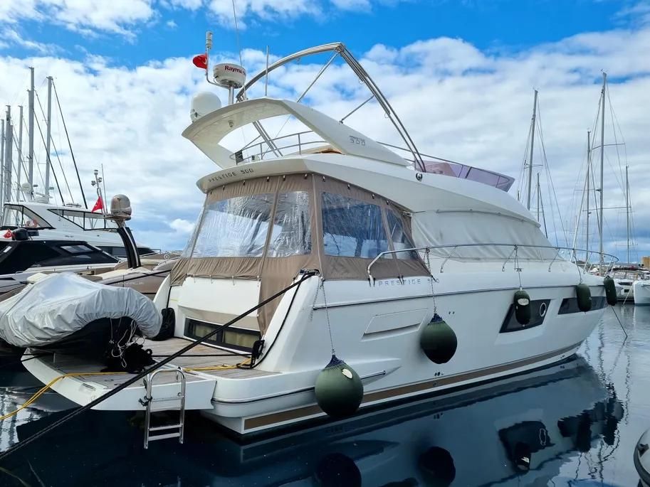 2013 Prestige 49 