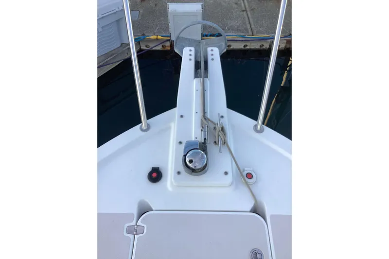 Ha Kin Yacht Photos Pics 2008 Back Cove 33 boat bow with anchor system and deck details.