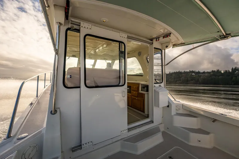 Ha Kin Yacht Photos Pics 2008 Back Cove 33 boat interior with open cabin door, scenic water view.