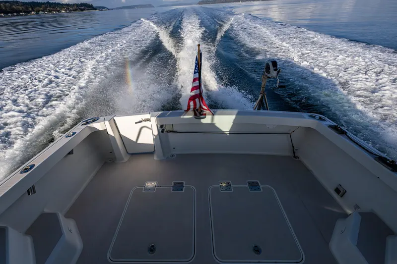 Ha Kin Yacht Photos Pics 2008 Back Cove 33 boat cruising, leaving a wake on calm water, American flag displayed.