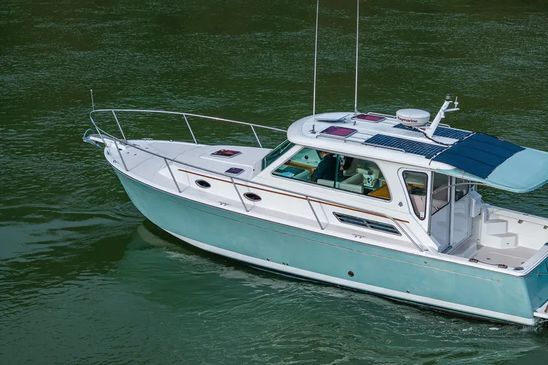 Ha Kin Yacht Photos Pics 2008 Back Cove 33 boat cruising on calm green water.