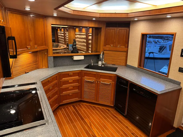 Columbus Yacht Photos Pics 