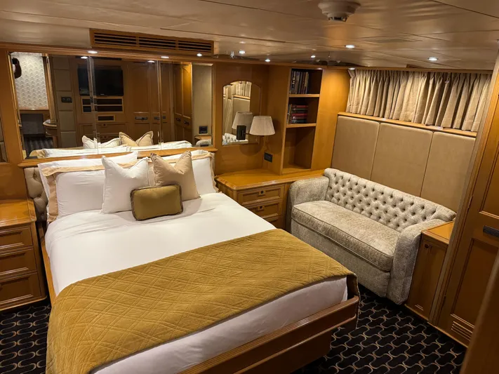 Columbus Yacht Photos Pics 