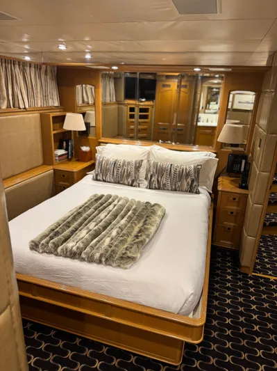 Columbus Yacht Photos Pics 