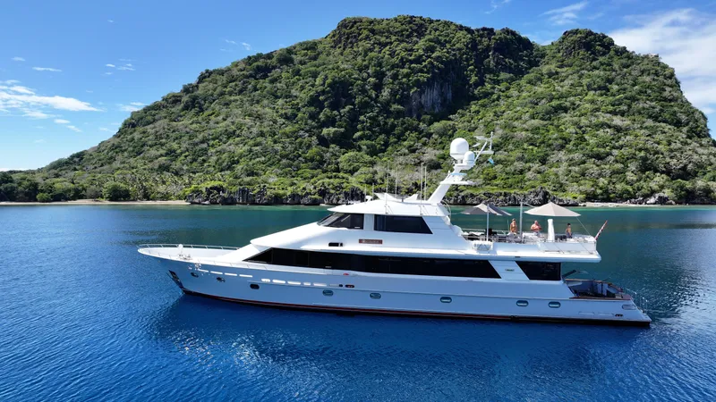 Columbus Yacht Photos Pics 