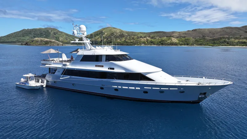 Columbus Yacht Photos Pics 