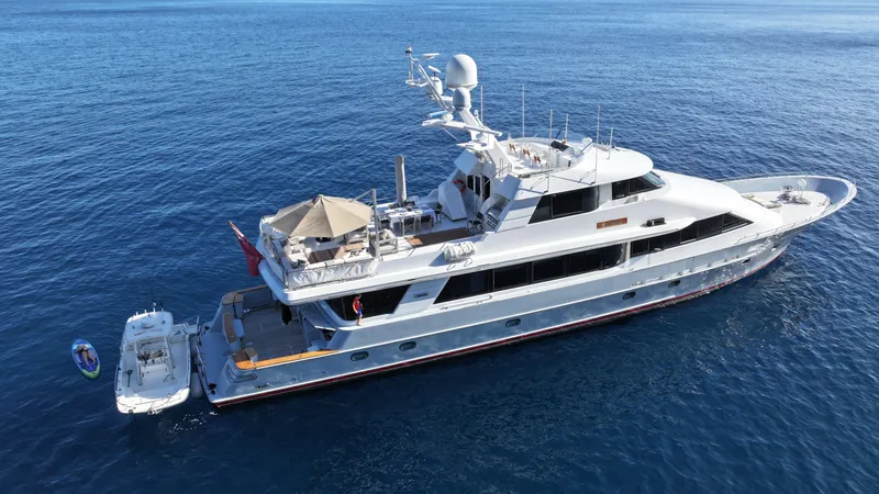 Columbus Yacht Photos Pics 