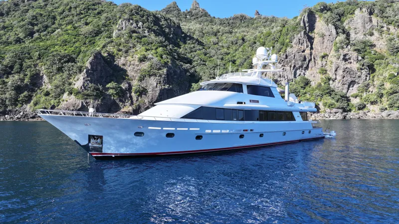 Columbus Yacht Photos Pics 