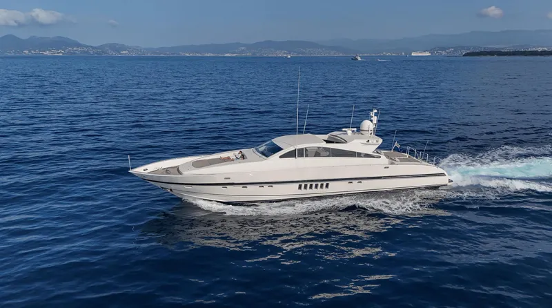  Yacht Photos Pics Luxury Leopard 27 yacht cruising on open sea, 1999 model.