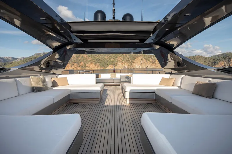  Yacht Photos Pics CANADOS 110 2009 MODEL 2020 REFIT