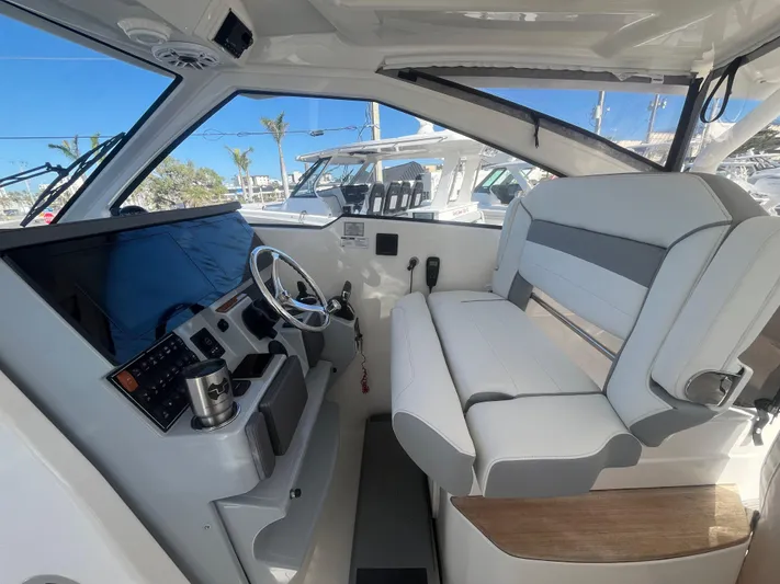  Yacht Photos Pics 2022 Pursuit 365 Dc - Image 9