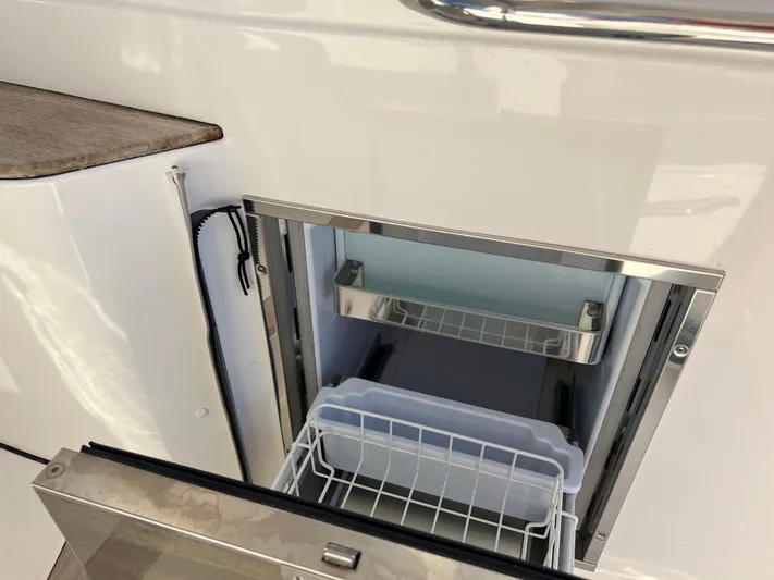  Yacht Photos Pics 2022 Pursuit 365 Dc - Image 34