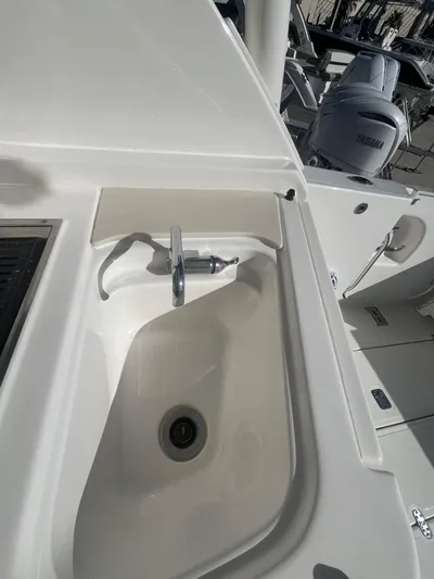  Yacht Photos Pics 2022 Pursuit 365 Dc - Image 24