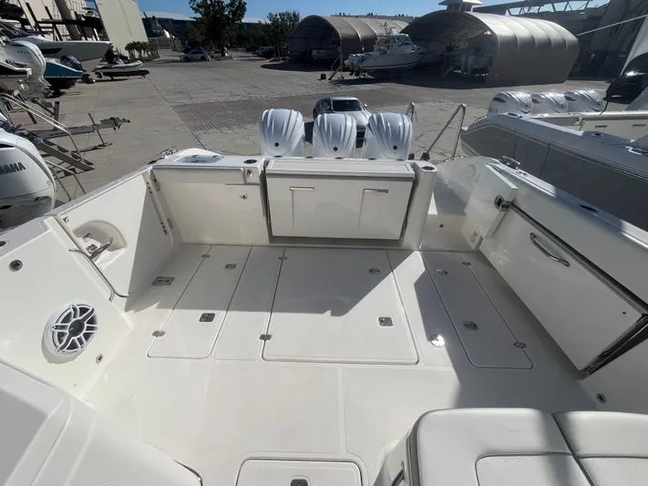  Yacht Photos Pics 2022 Pursuit 365 Dc - Image 28