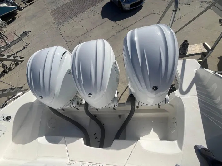  Yacht Photos Pics 2022 Pursuit 365 Dc - Image 6