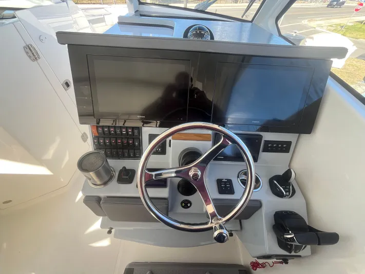  Yacht Photos Pics 2022 Pursuit 365 Dc - Image 11