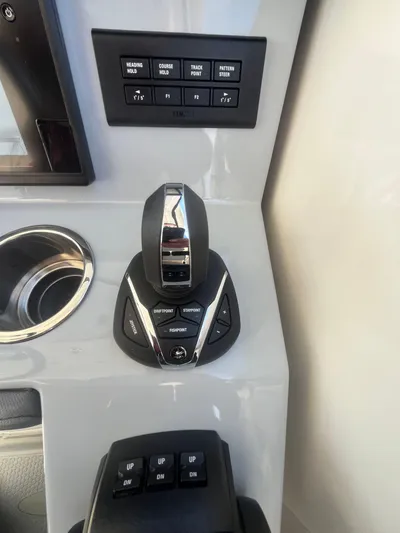  Yacht Photos Pics 2022 Pursuit 365 Dc - Image 12