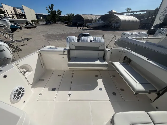  Yacht Photos Pics 2022 Pursuit 365 Dc - Image 29