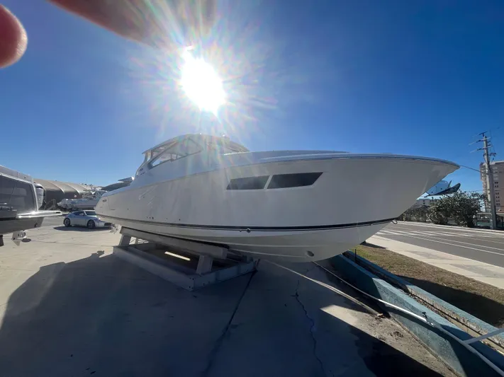  Yacht Photos Pics 2022 Pursuit 365 Dc - Image 4