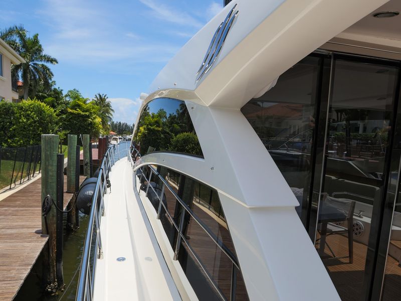 2012 Uniesse 55S