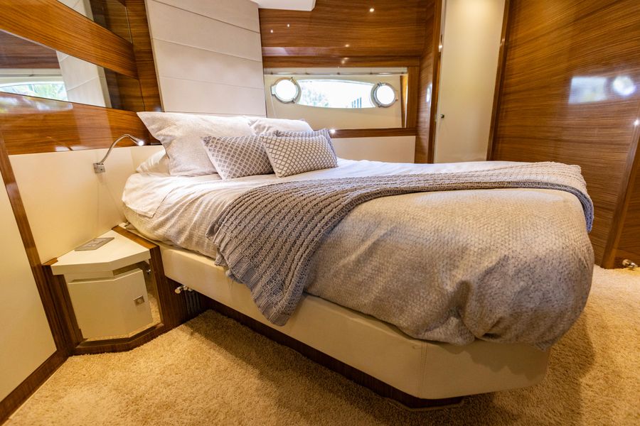 2012 Uniesse 55S