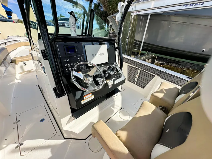  Yacht Photos Pics 2017 Wellcraft 302 Fisherman boat cockpit with Garmin navigation system and dual seating.