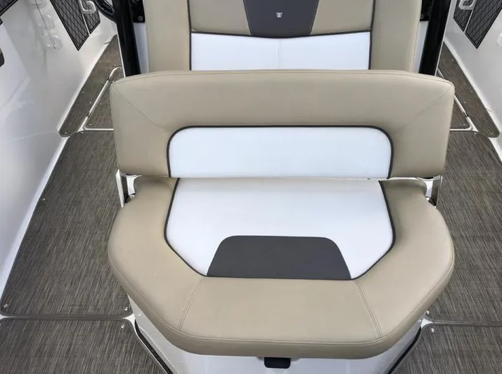  Yacht Photos Pics 2018 Wellcraft 302 Fisherman boat seat with beige and white upholstery.