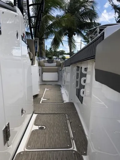  Yacht Photos Pics 2018 Wellcraft 302 Fisherman boat interior with palm trees in the background.