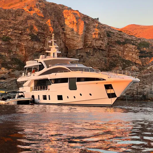 Dagusha Yacht Photos Pics AZIMUT GRANDE 35 METRI