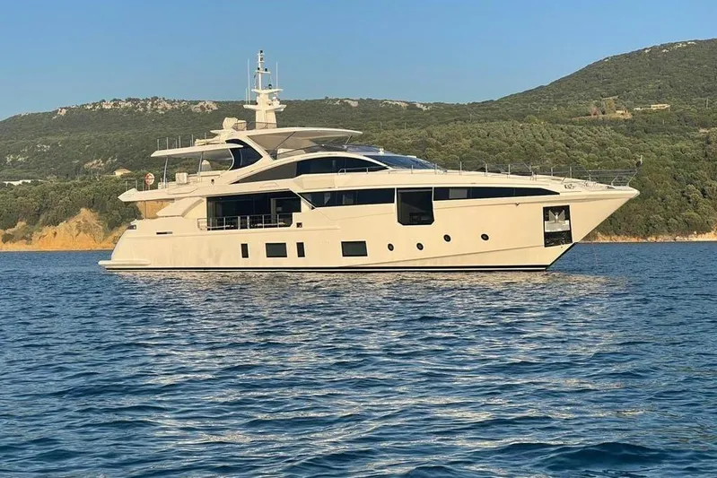 Dagusha Yacht Photos Pics AZIMUT GRANDE 35 METRI