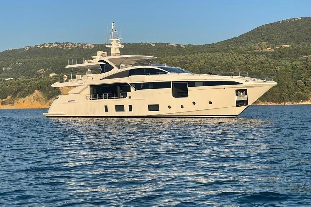 2020 Azimut 114 