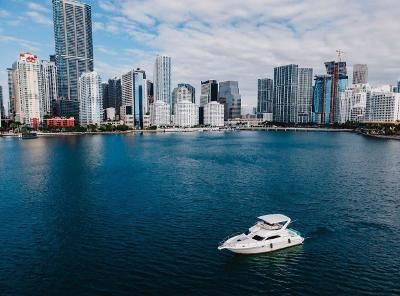 1999 Sea Ray 450 Express Bridge