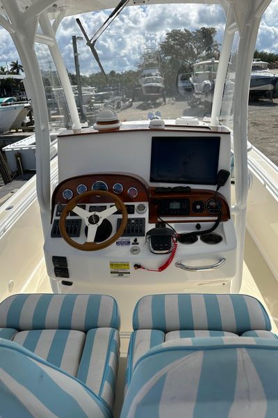 2012 Hunt Yachts Surfhunter 25 Center Console