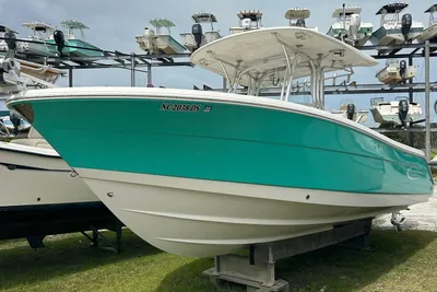 Robalo R300 Center Console