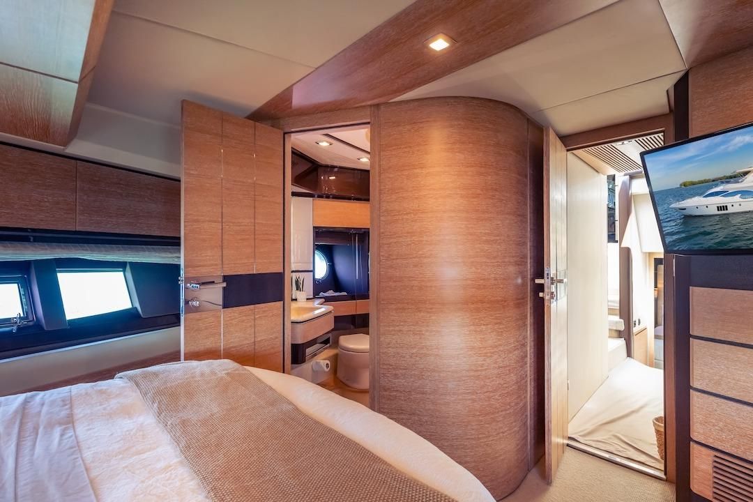 2012 Azimut 70 