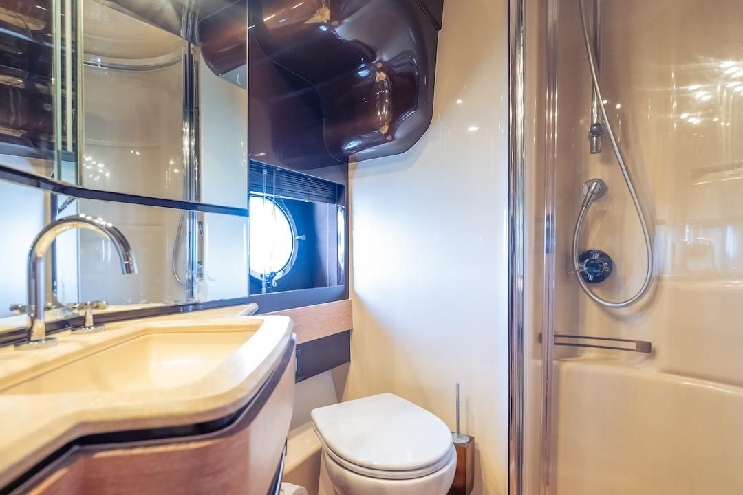 2012 Azimut 70 
