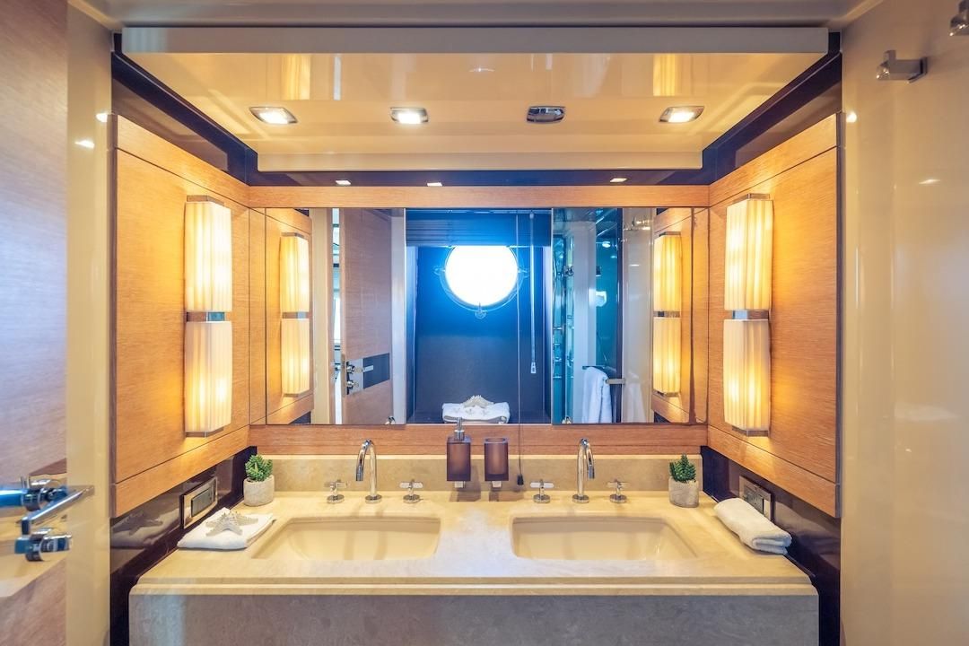 2012 Azimut 70 