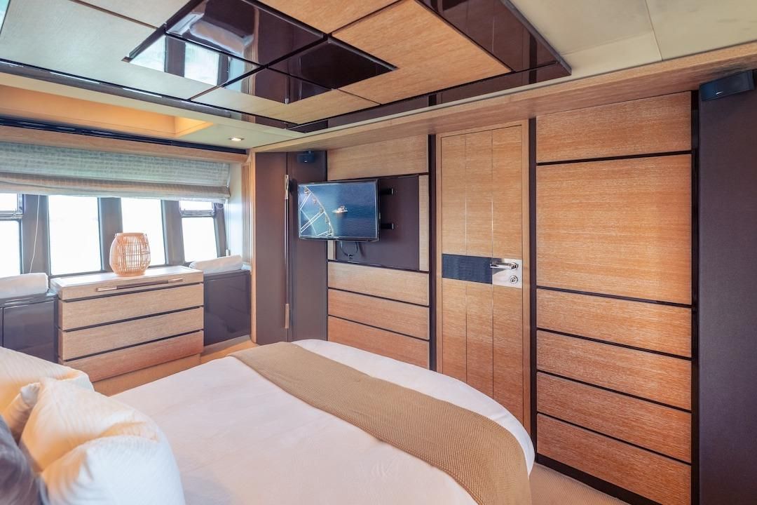 2012 Azimut 70 