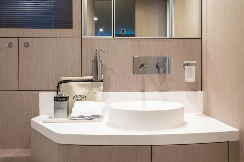 Voltor Yacht Photos Pics 