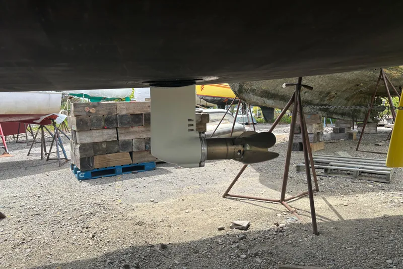 Statira Yacht Photos Pics Propeller of 2017 Jeanneau Sun Odyssey 389 sailboat on dry dock, surrounded by supports.