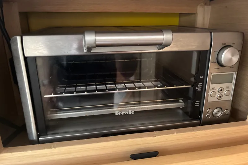 Statira Yacht Photos Pics Breville toaster oven in Jeanneau Sun Odyssey 389 yacht, 2017 model.
