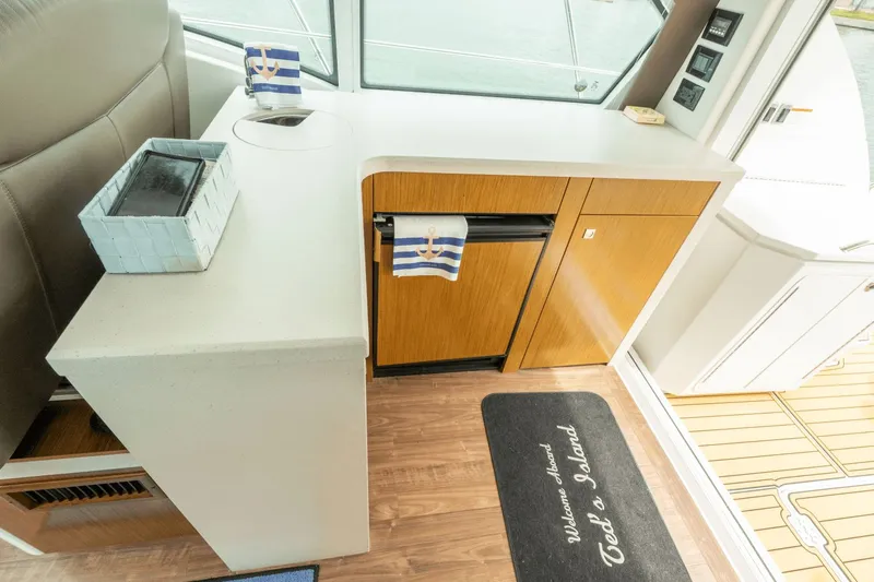 Teds Island Yacht Photos Pics 