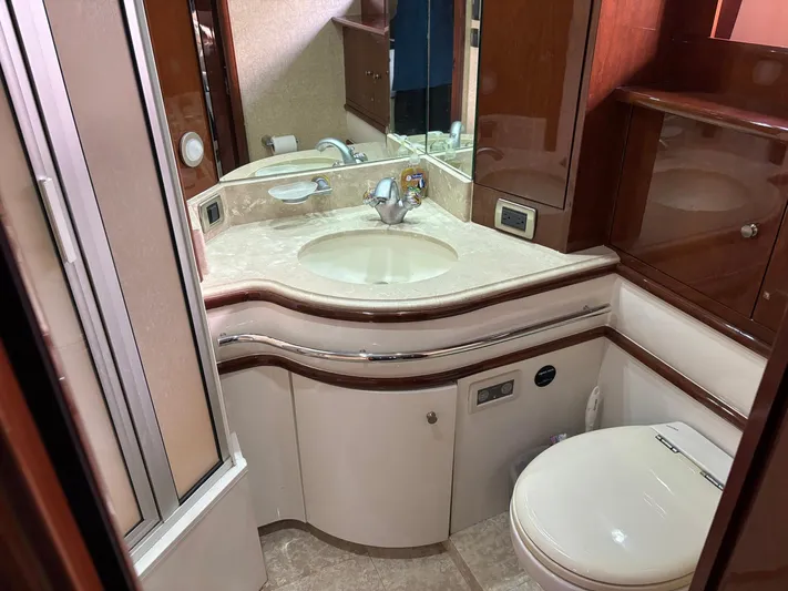 Bad Bettye Yacht Photos Pics Luxurious bathroom in 2006 Marquis 65 yacht with elegant fixtures and modern design.