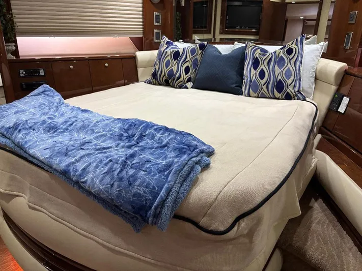 Bad Bettye Yacht Photos Pics Luxurious bedroom interior of a 2006 Marquis 65 yacht with elegant bedding and decor.