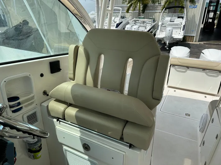  Yacht Photos Pics 2017 Pursuit 325 Dc - Image 7