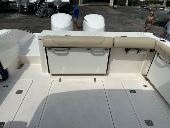  Yacht Photos Pics 2017 Pursuit 325 Dc - Image 10