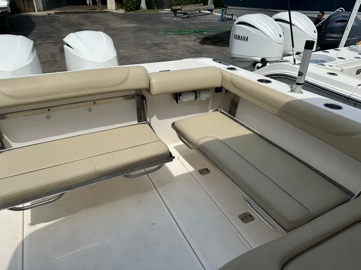  Yacht Photos Pics 2017 Pursuit 325 Dc - Image 9