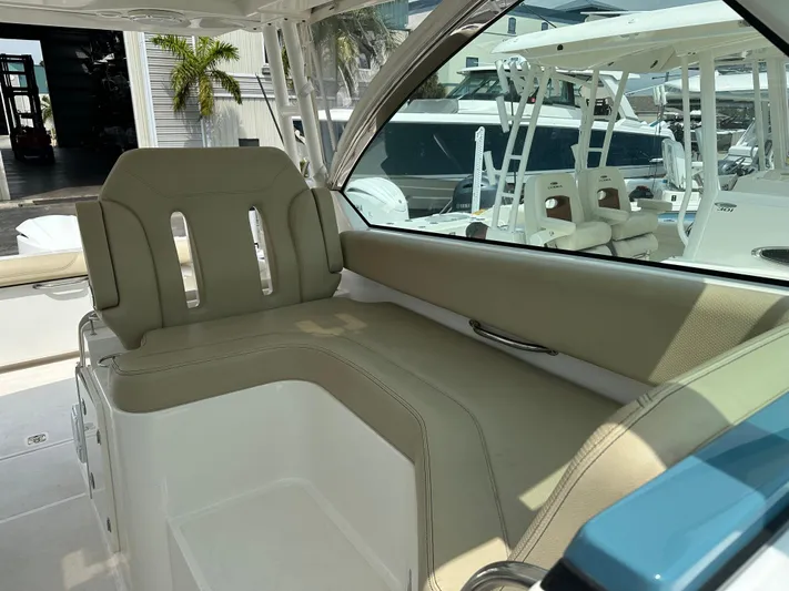  Yacht Photos Pics 2017 Pursuit 325 Dc - Image 8